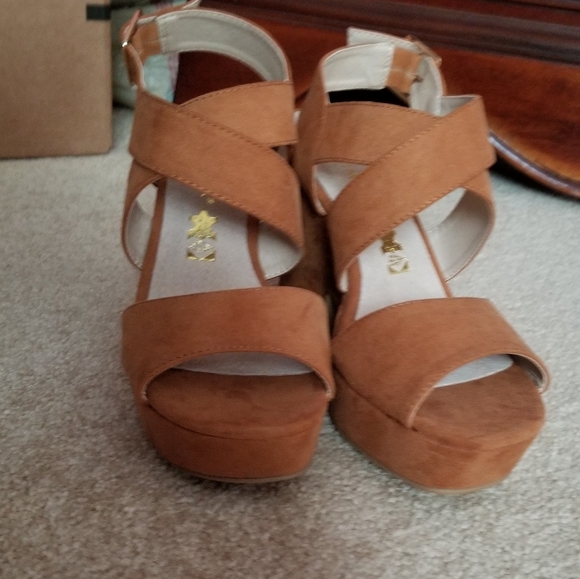 Heels - Picture 2 of 3